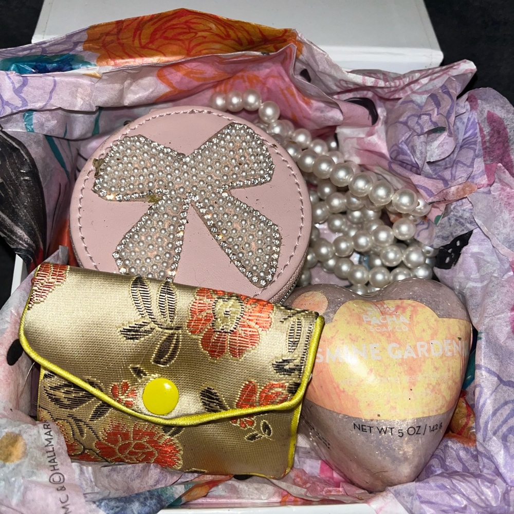 Super cute steam punk gift box!